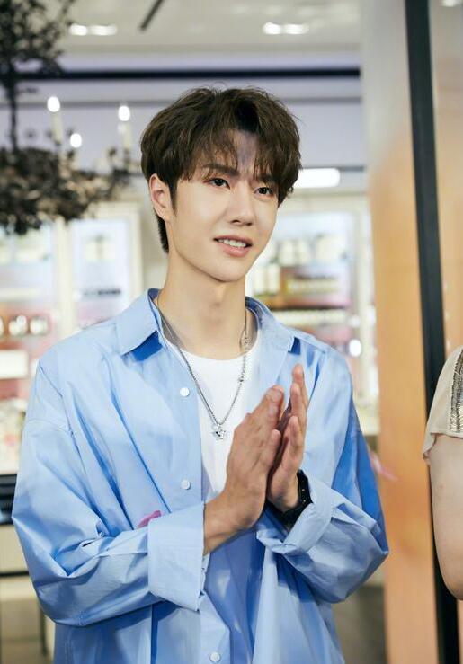 王一博照片爆料视频高清,帅气魅力全开，粉丝直呼心动不已  第2张